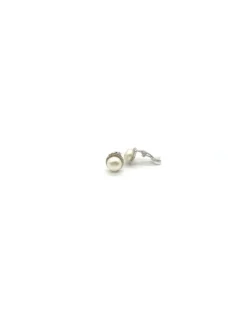 Sale Pendientes con clip perla natural blanca con base plata trenzada y 5 circonitas Pendientes De Plata